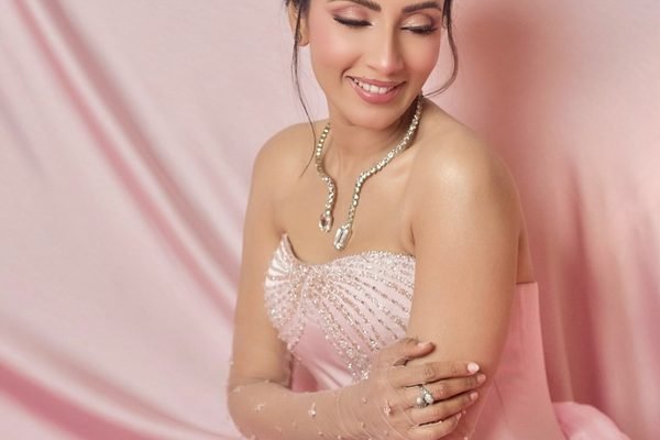 বিদ্যা সিনহা সাহা মিম গোলাপি গাউন ফটোশুট রাজকন্যা লুক