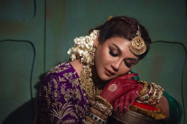 জয়া আহসান ব্রাইডাল লুক ফটোশুট বেগুনি লেহেঙ্গা গহনা