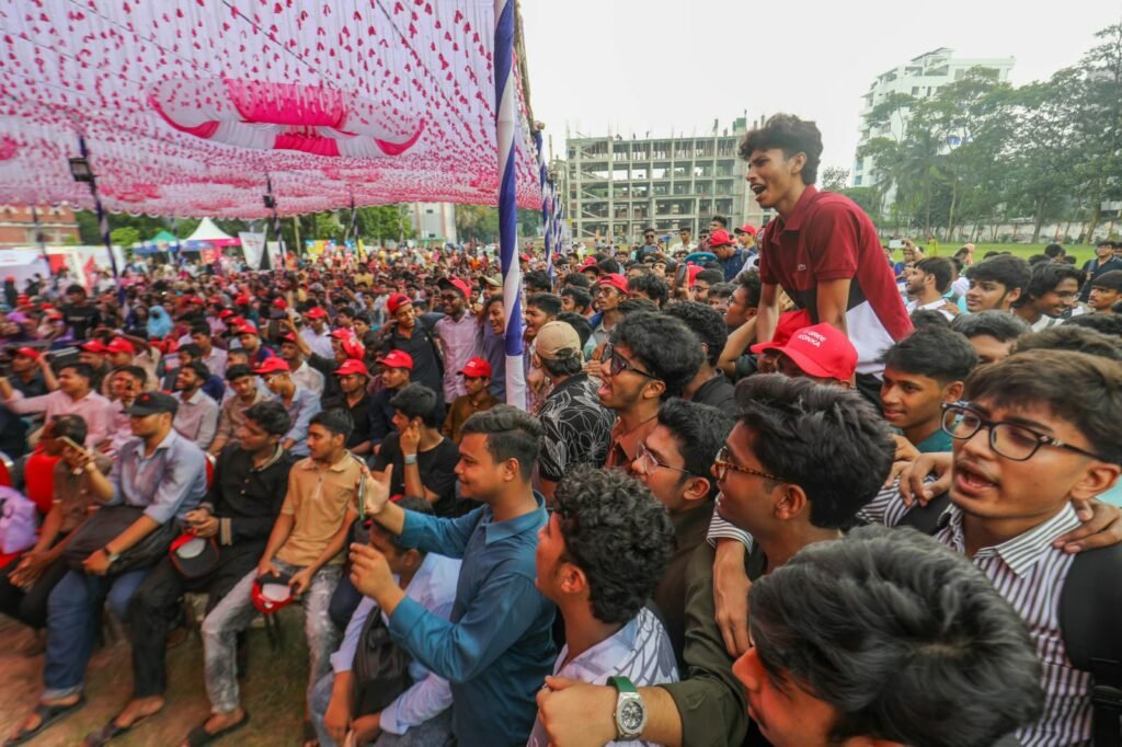 খুলনায় জিপিএ-৫ পাওয়া শিক্ষার্থীদের উৎসবমুখর সংবর্ধনা