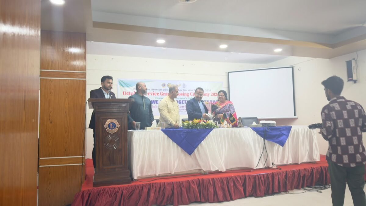 খুলনায় লায়ন্স ক্লাবের অক্টোবর সার্ভিসের সমাপনী: র্যালি থেকে বিনামূল্যে চিকিৎসা, মাসজুড়ে সেবাকর্মের খতিয়ান