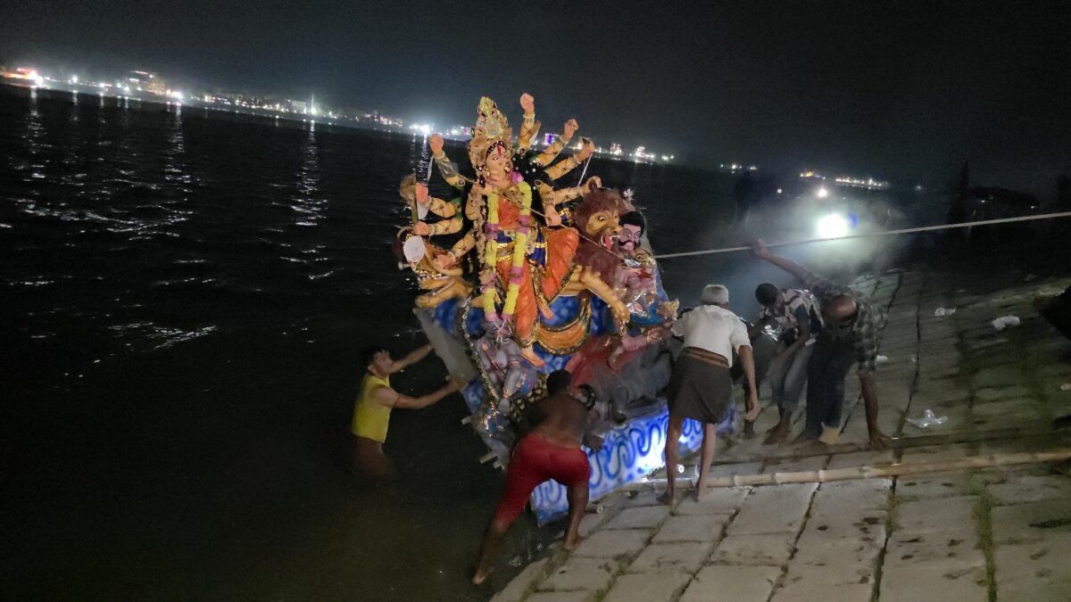 সাতক্ষীরার দেবহাটায় ইছামতী নদীতে বিজয়া দশমীতে প্রতিমা বিসর্জন