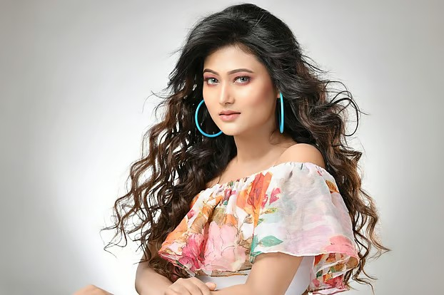 অভিনেত্রী অধরা খান
