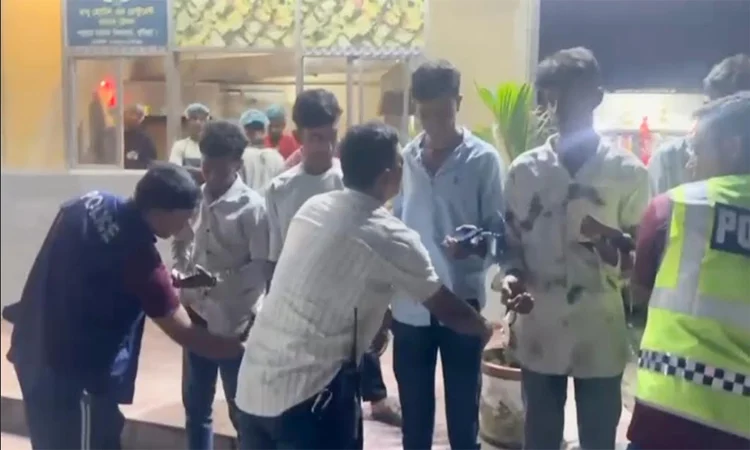 কুমিল্লায় কিশোর গ্যাংবিরোধী অভিযানে পুলিশের তৎপরতা