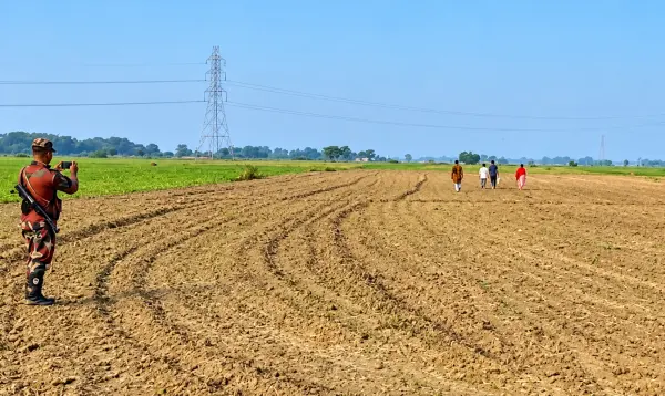 কুষ্টিয়ার দৌলতপুর সীমান্ত এলাকায় বিজিবির টহল