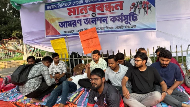 ঢাকা বিশ্ববিদ্যালয়ের রাজু ভাস্কর্যের সামনে অনশন কর্মসূচির স্থান
