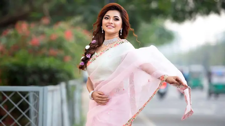 আবারো বিচারক রিয়েলিটি শো-এর চ্যাম্পিয়ন লিজা