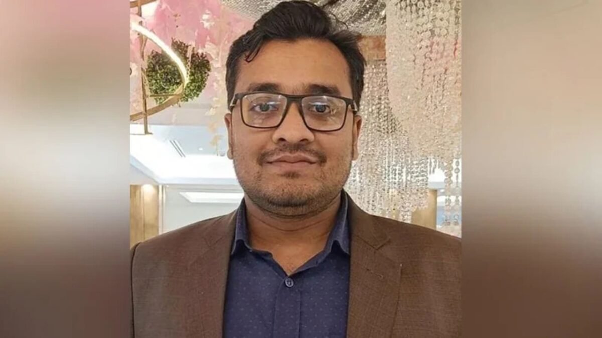 মানিকগঞ্জে চাকরির প্রলোভনে টাকা নেওয়ার অভিযোগে অভিযুক্ত এনসিপি নেতা আরিফুল ইসলাম