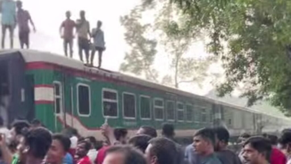 মশাখালী-কাওরাইদ রেলপথে হুক ভেঙে বিচ্ছিন্ন হওয়া মোহনগঞ্জ এক্সপ্রেসের বগি