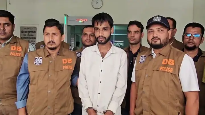 নাটোরে প্রতারণার অভিযোগে গ্রেপ্তার সাবেক ছাত্রলীগ নেতা আবু হুরায়রা