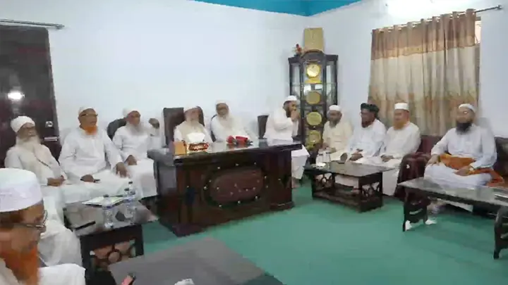 খিলগাঁওয়ে সমমনা ইসলামী দলের লিয়াজোঁ কমিটির বৈঠকে কওমি ঘরানার সাত দলের নেতারা
