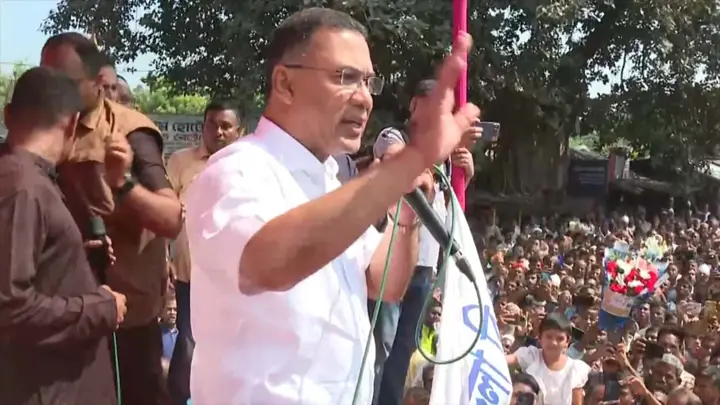 রংপুরের পাগলাপীরে পথসভায় বক্তব্য দিচ্ছেন প্রধানমন্ত্রী তারেক রহমান