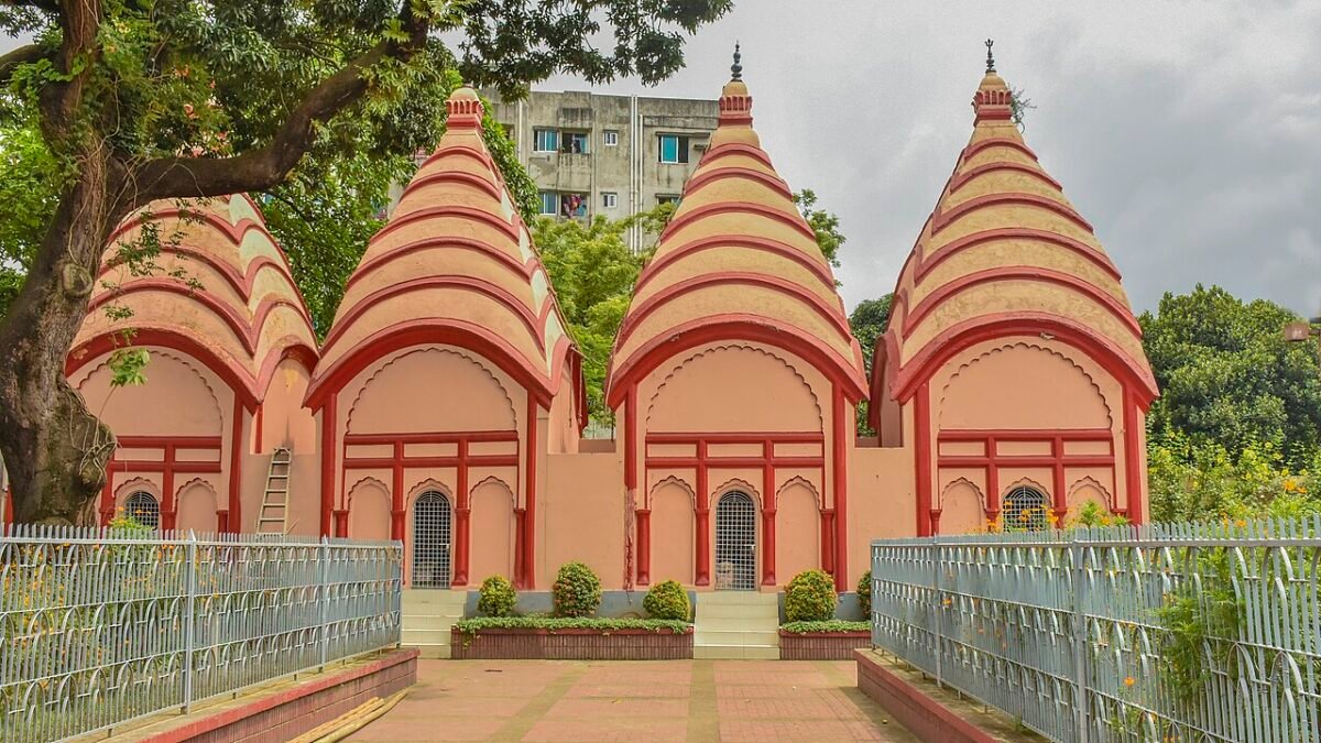 ঢাকেশ্বরী জাতীয় মন্দিরে দুর্গাপ্রতিমা